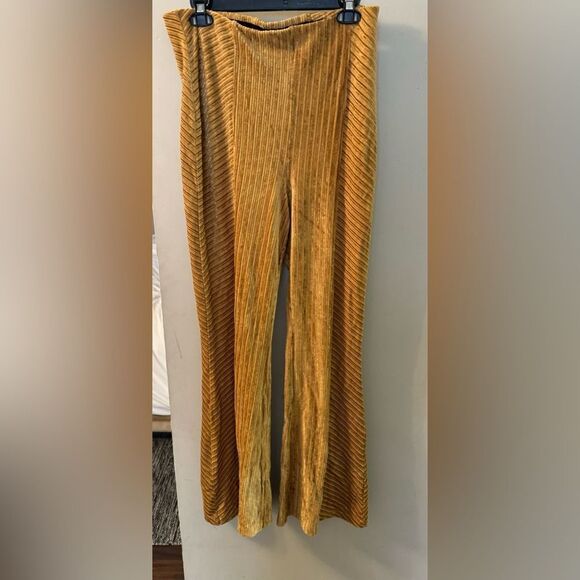 Free People Slim Pull On Velvet Flare Pants Gold NEW - Picture 4 of 4